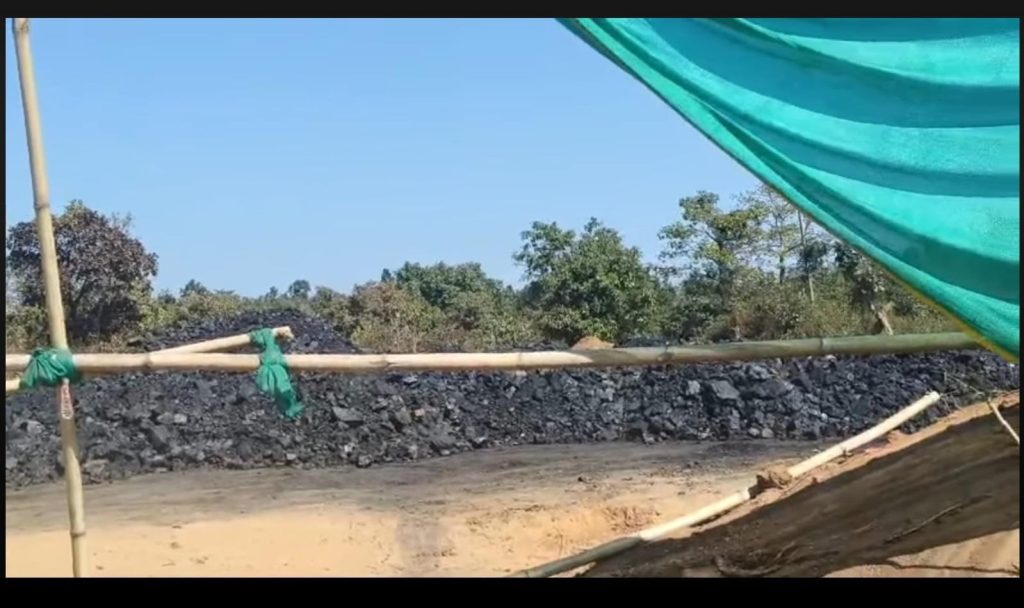 Badkagaon Coal Scam: सेहदा गांव बना Coal Mafia का अड्डा,खुलेआम हो रही है कोयला तस्करी सेहदा गांव में काले कोयले का खेल
